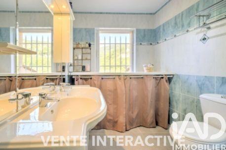 Maison - 240 m² - 5 pièces