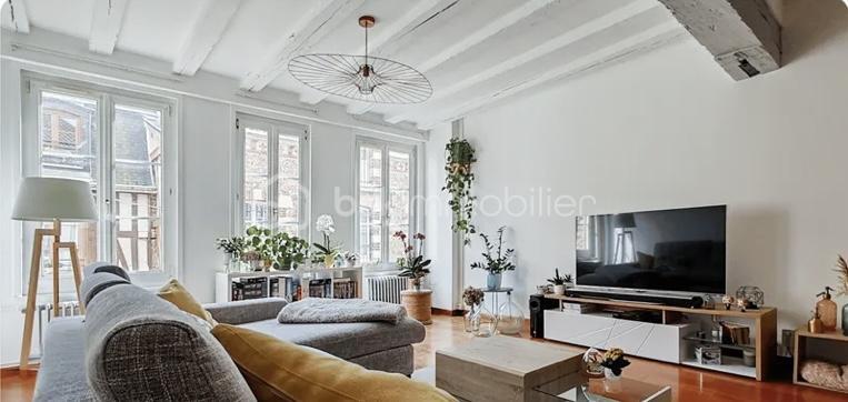 Appartement - 242 m² - 7 pièces