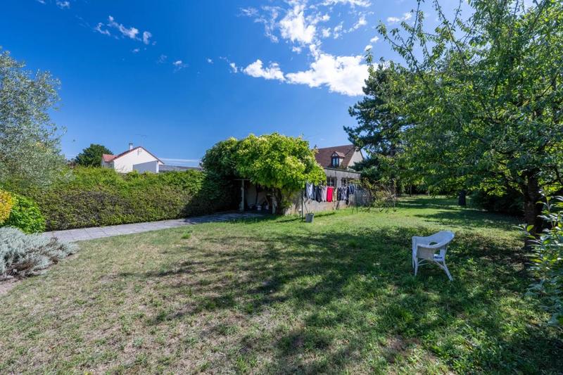 Maison - 250 m² - 7 pièces