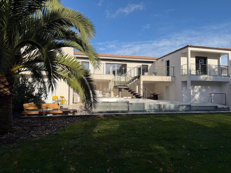 Maison contemporaine - 245 m² - 7 pièces