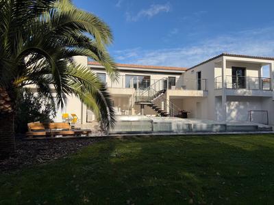 Maison contemporaine - 245 m² - 7 pièces