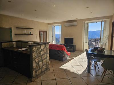 Appartement - 70 m² - 4 pièces