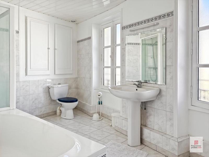 Maison - 244 m² - 10 pièces