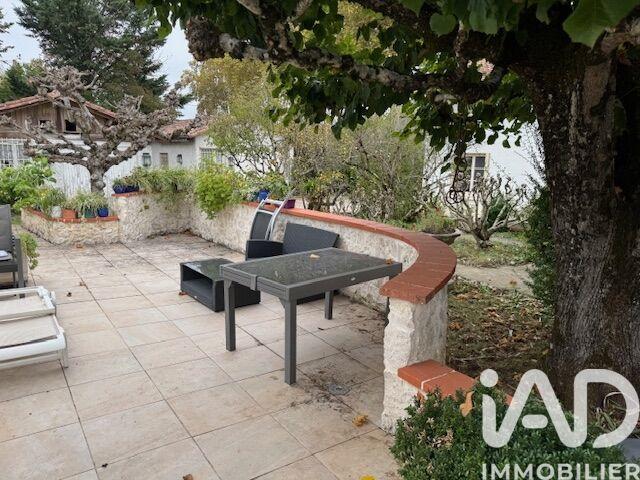 Maison - 218 m² - 6 pièces