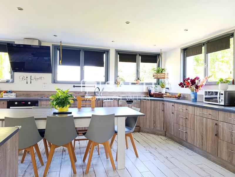 Maison - 168 m² - 8 pièces