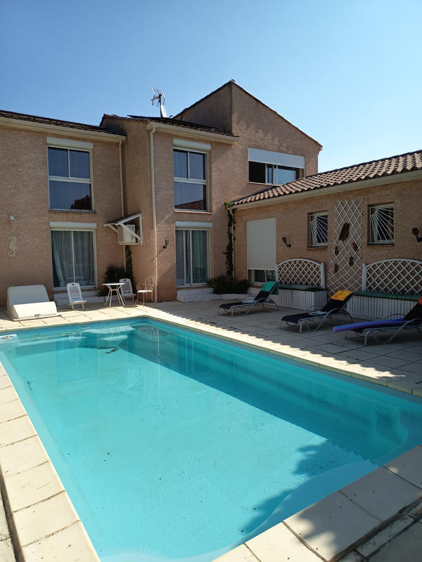 Maison - 266 m² - 7 pièces