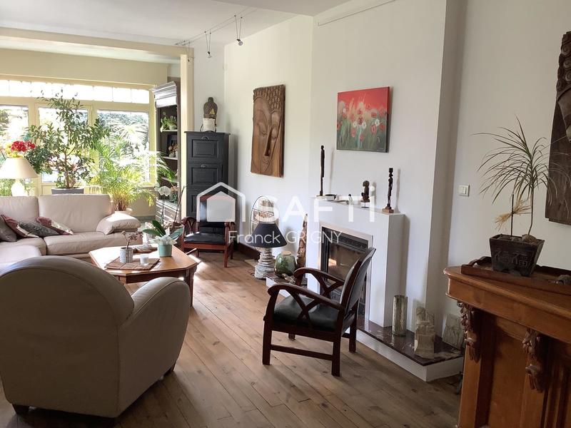 Maison - 222 m² - 7 pièces