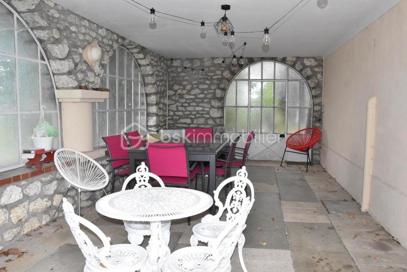 Demeure - 225 m² - 8 pièces