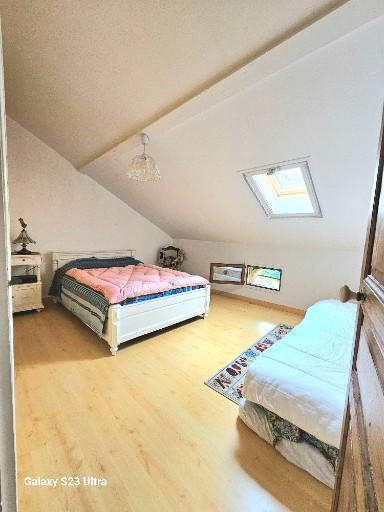 Maison - 214 m² - 9 pièces