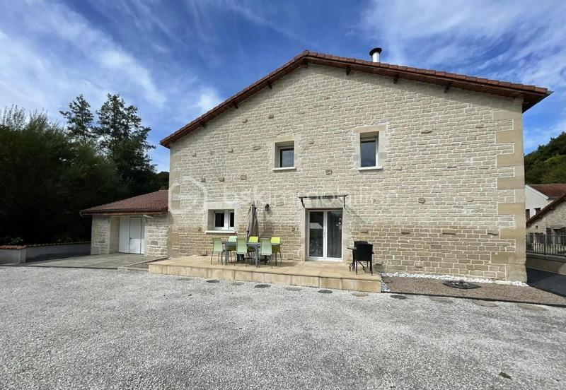 Maison - 225 m² - 6 pièces