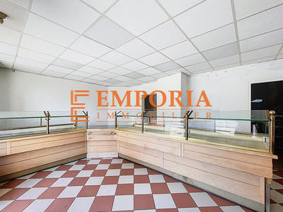 Local commercial - 121 m² - 4 pièces