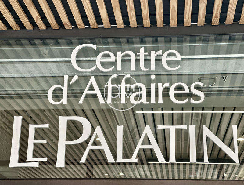 Local commercial - 99 m² - 5 pièces