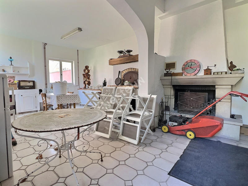 Maison - 258 m² - 8 pièces