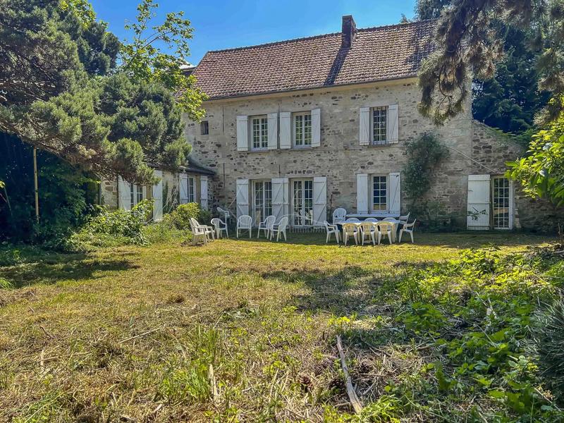 Maison - 383 m² - 17 pièces