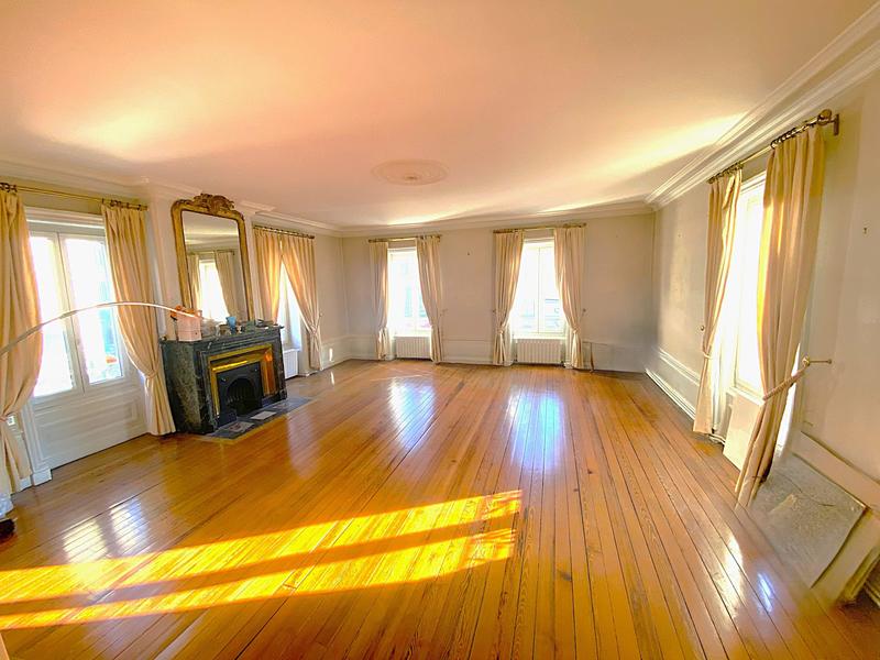 Appartement - 213 m² - 7 pièces