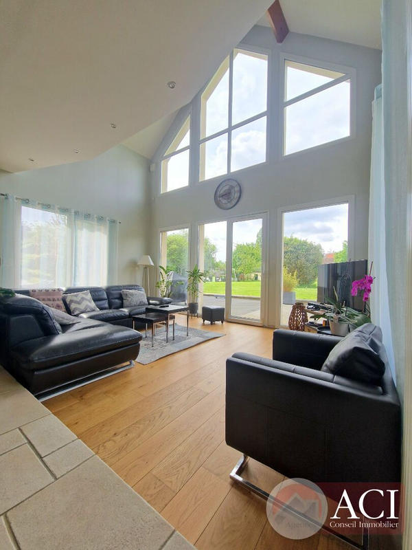 Maison - 207 m² - 8 pièces