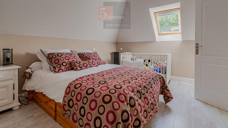 Maison - 250 m² - 8 pièces