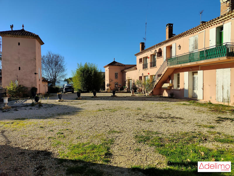 Mas - 1 582 m² - 15 pièces