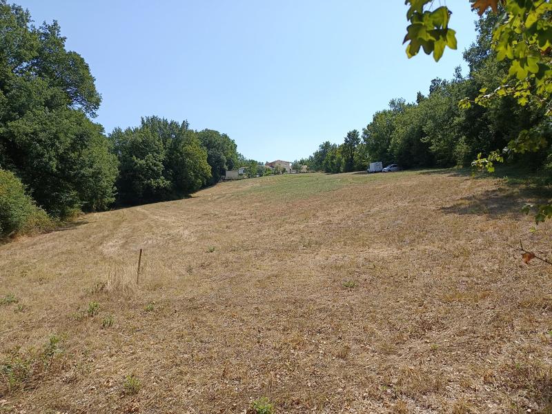 Terrain constructible - 1 015 m²