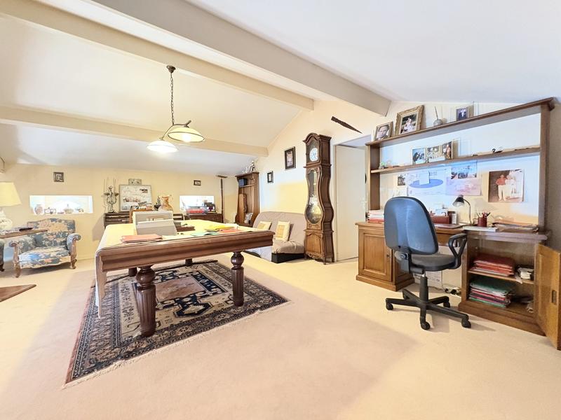 Maison - 326 m² - 10 pièces