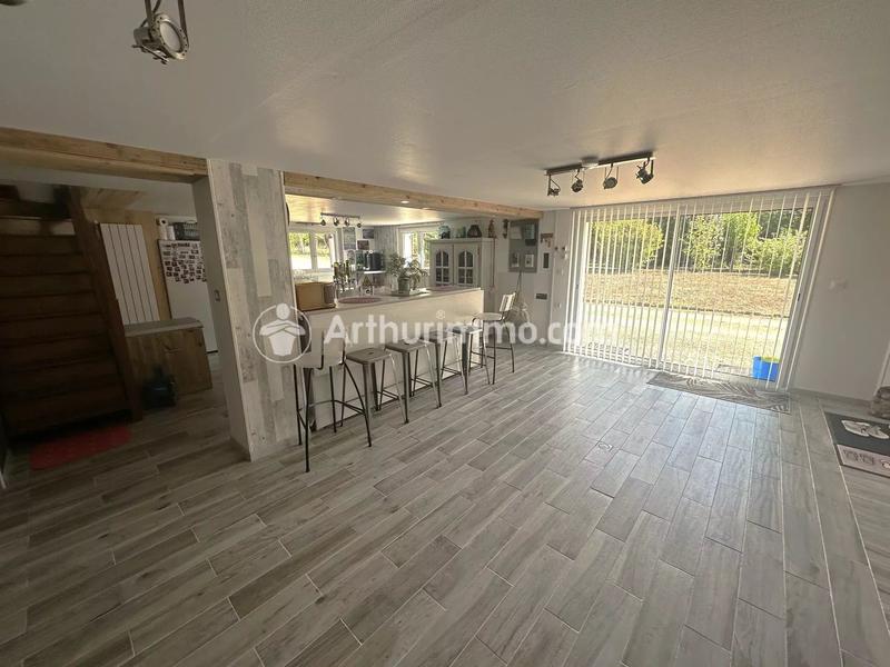 Maison - 239 m² - 8 pièces