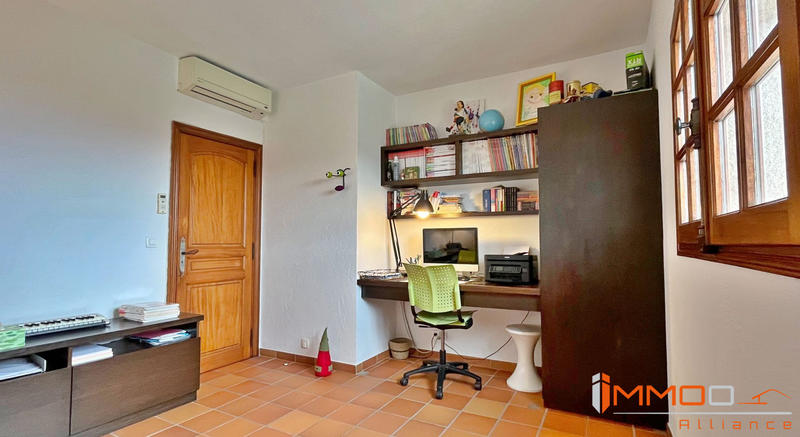 Villa - 215 m² - 9 pièces