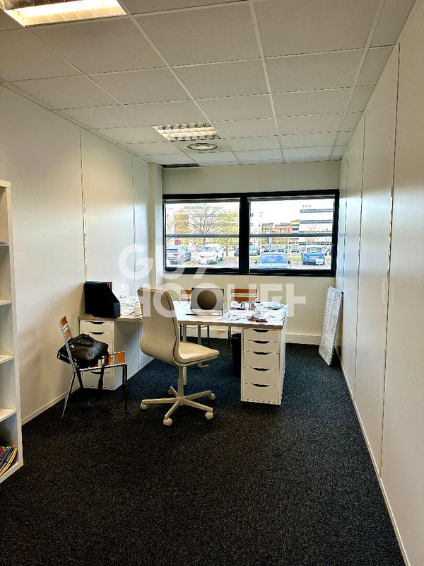 Bureau - 96 m² - 4 pièces