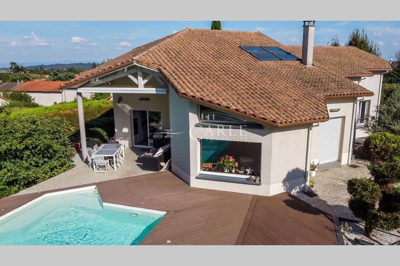 Villa - 207 m² - 9 pièces