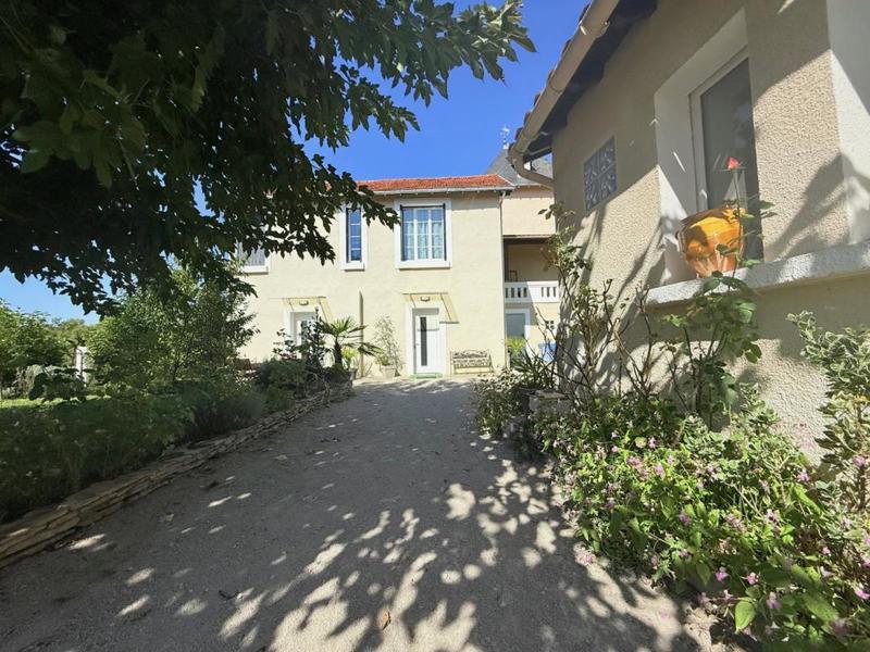 Demeure - 190 m² - 9 pièces