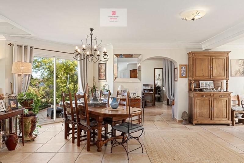 Maison - 275 m² - 8 pièces