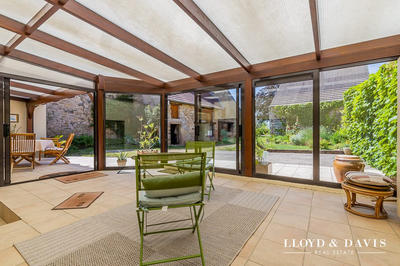 Maison - 230 m² - 13 pièces