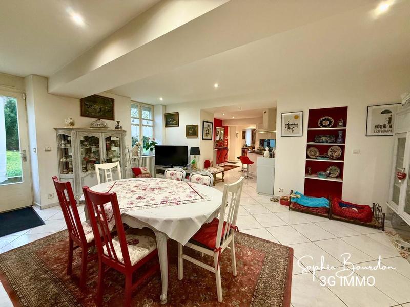 Demeure - 415 m² - 11 pièces