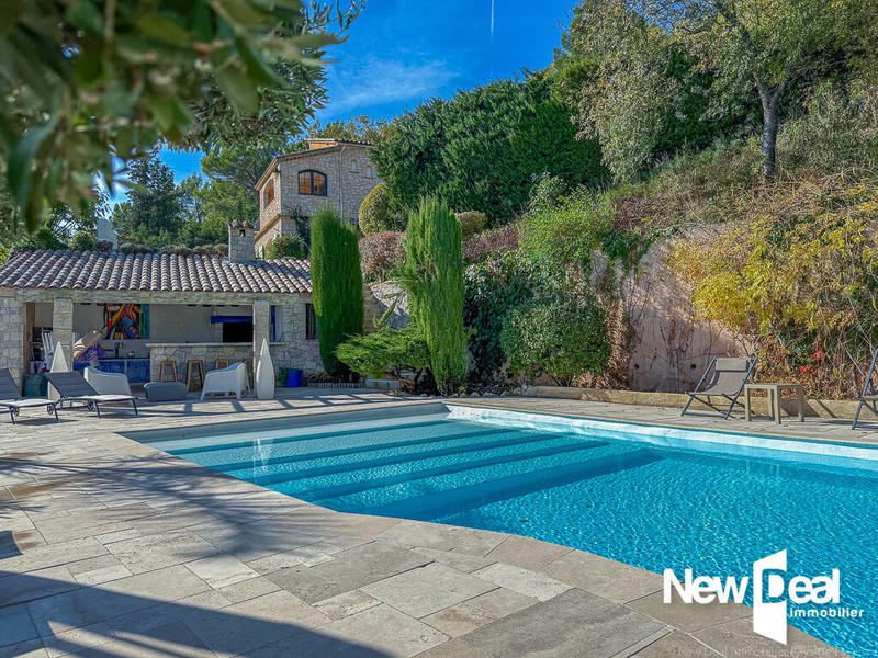 Propriété - 225 m² - 5 pièces