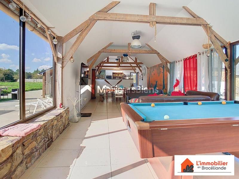 Propriété - 324 m² - 9 pièces