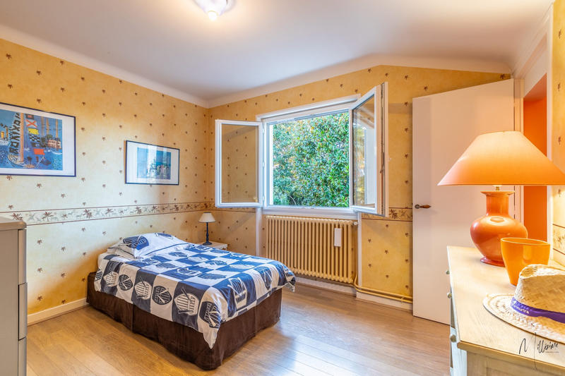 Maison - 220 m² - 8 pièces