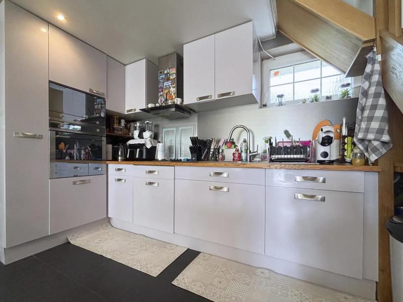 Maison - 241 m² - 8 pièces