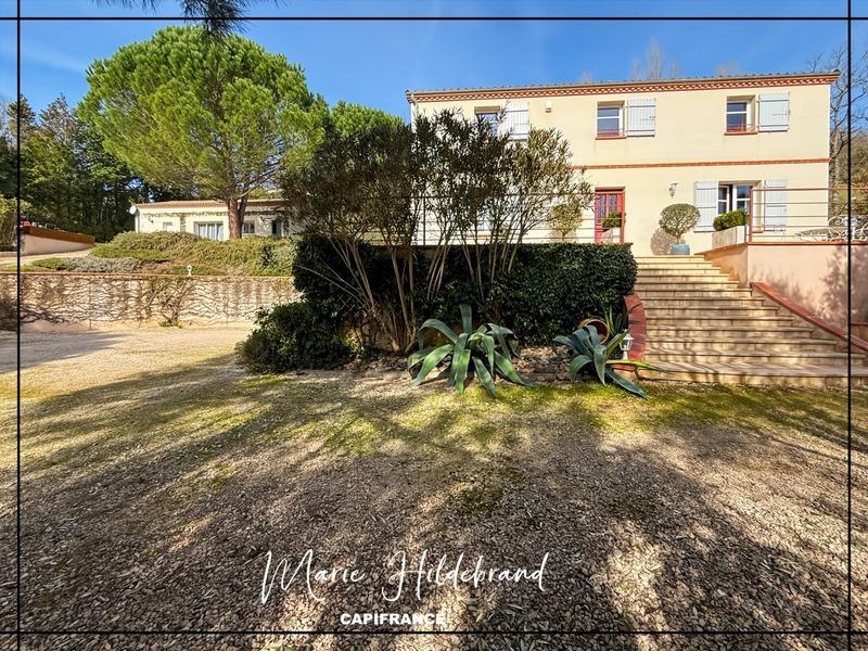 Maison - 235 m² - 7 pièces