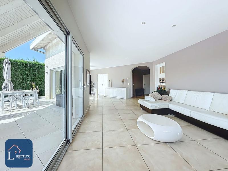 Maison - 258 m² - 8 pièces