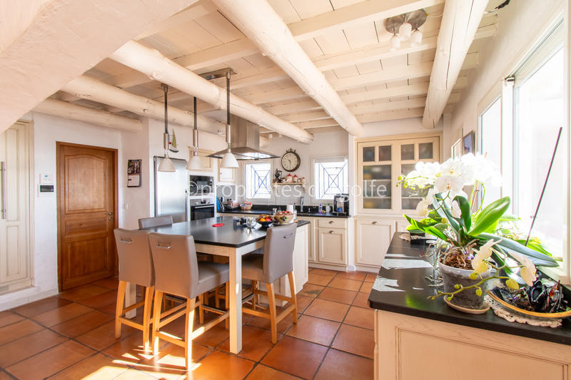 Maison - 209 m² - 8 pièces