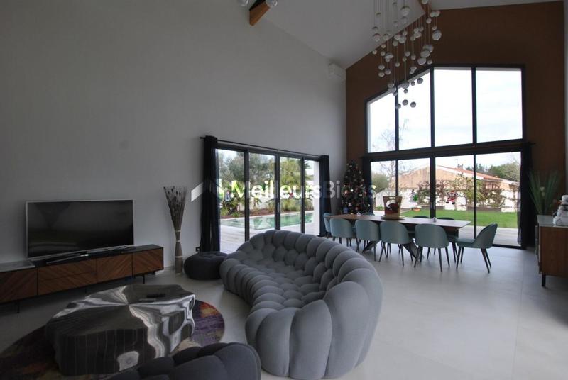 Propriété - 250 m² - 8 pièces