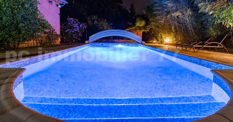 Villa - 199 m² - 9 pièces