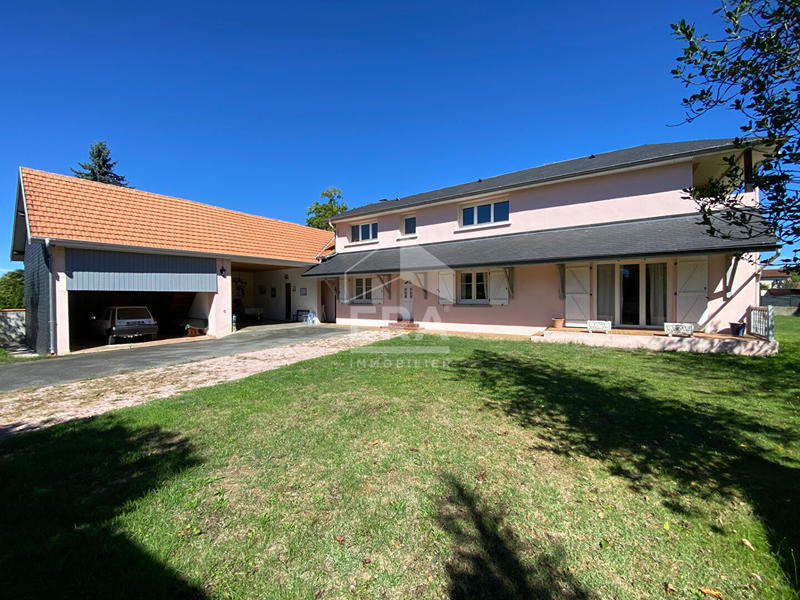 Maison - 207 m² - 9 pièces