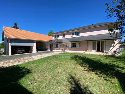 Maison - 207 m² - 9 pièces