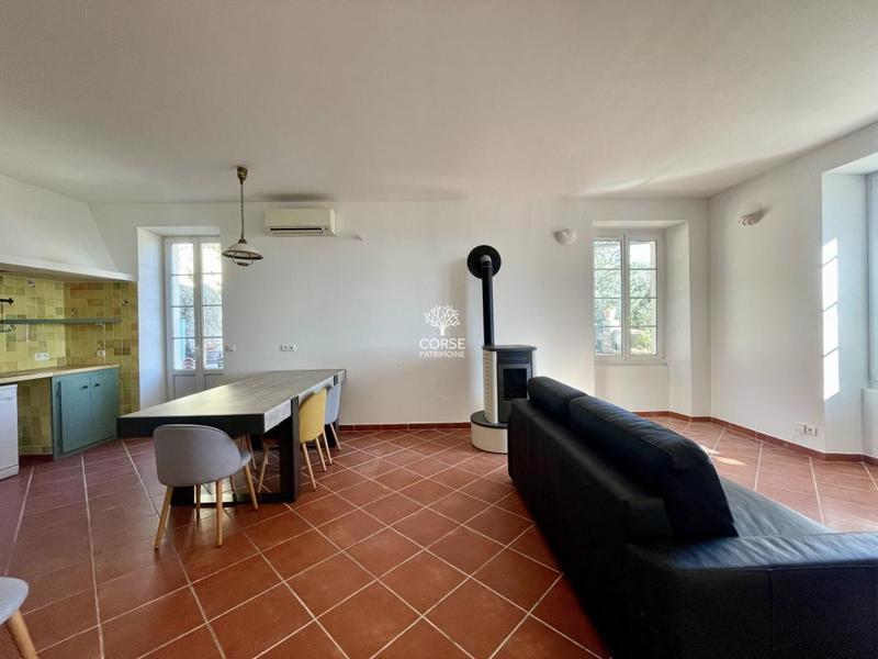 Maison de village - 240 m² - 10 pièces