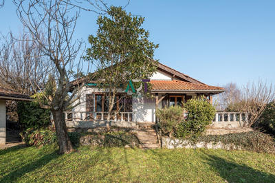 Maison - 187 m² - 8 pièces