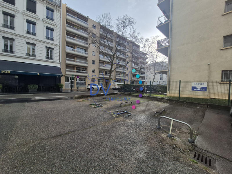 Parking / Garage - 11 m²