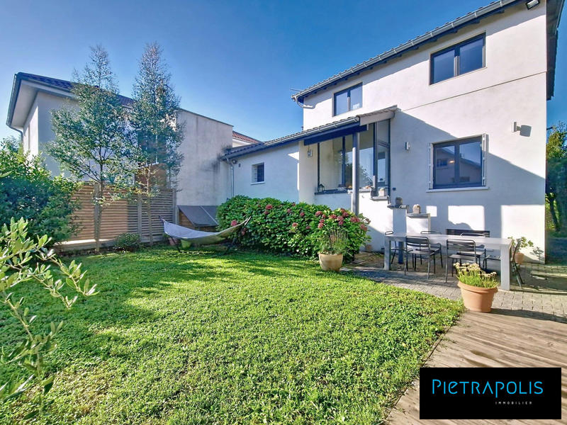 Maison - 140 m² - 5 pièces