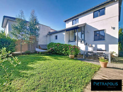 Maison - 140 m² - 5 pièces