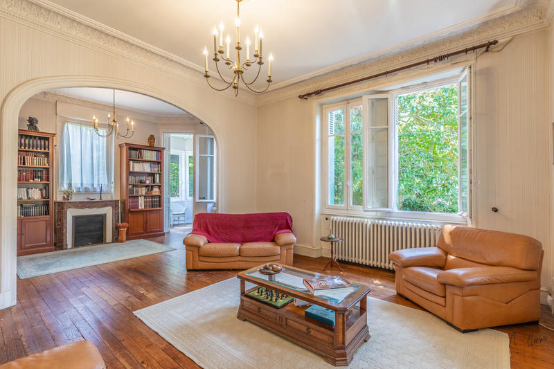 Maison - 288 m² - 12 pièces