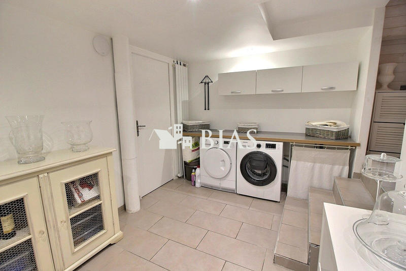 Maison - 225 m² - 8 pièces